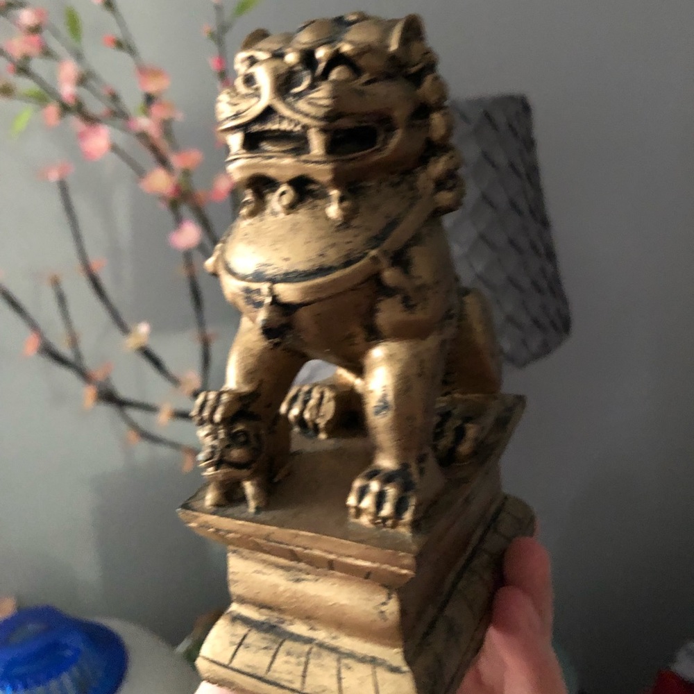 Painted female foo dog